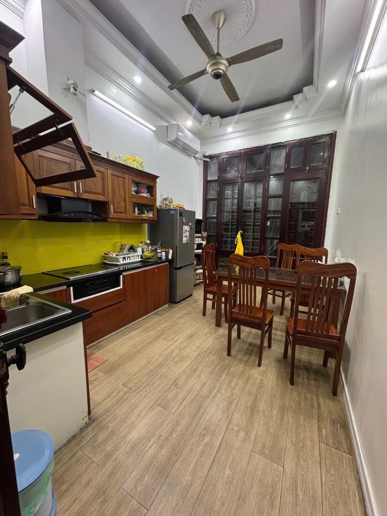 Bán nhà mặt phố Trần Huy Liệu, Giảng Võ 110m² giá 10.4 tỷ - Kinh doanh sầm uất!