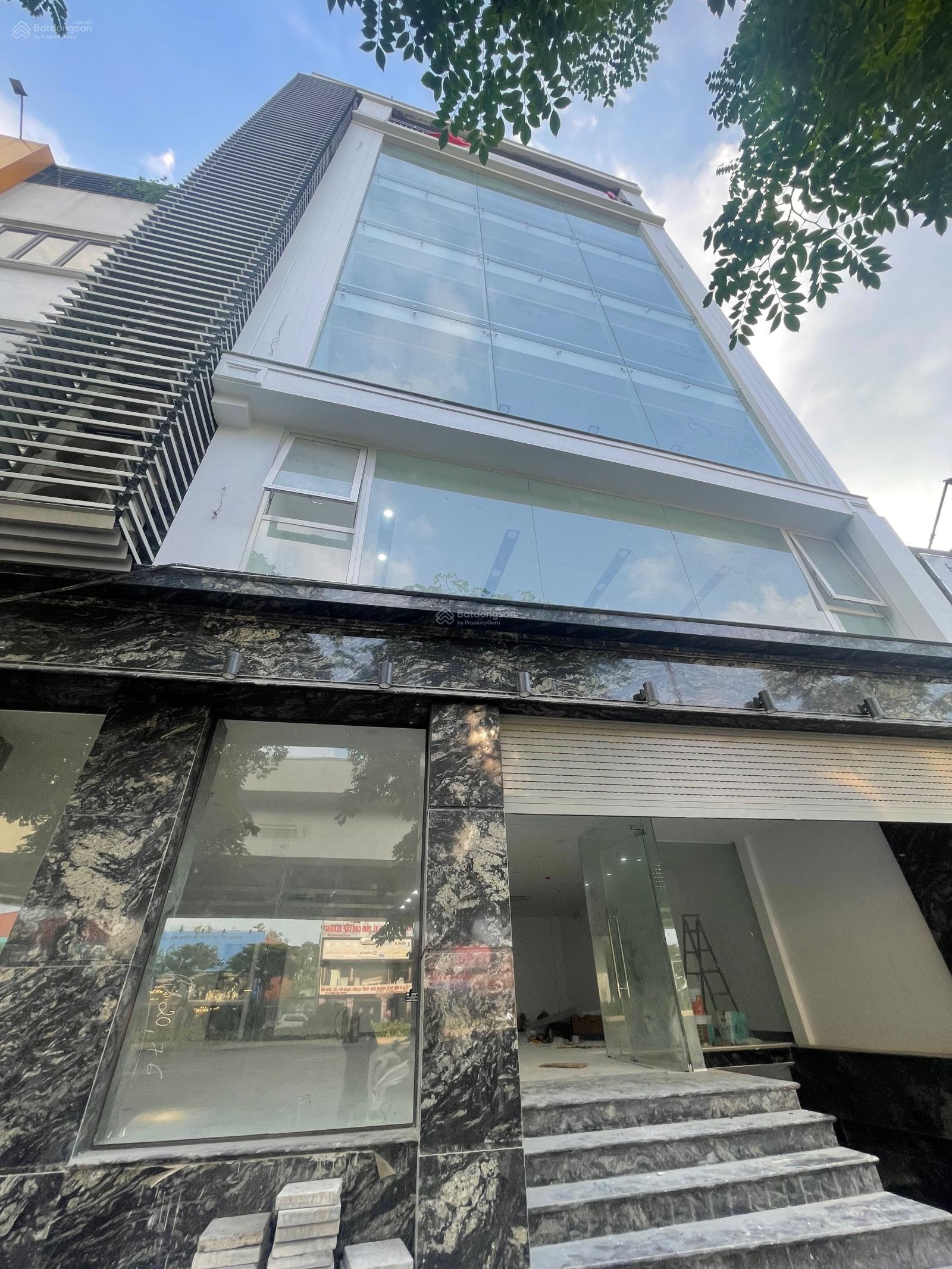 Cho thuê tòa nhà mặt phố Khuất Duy Tiến 135m² giá 120 triệu - Thiết kế thông sàn hiện đại!