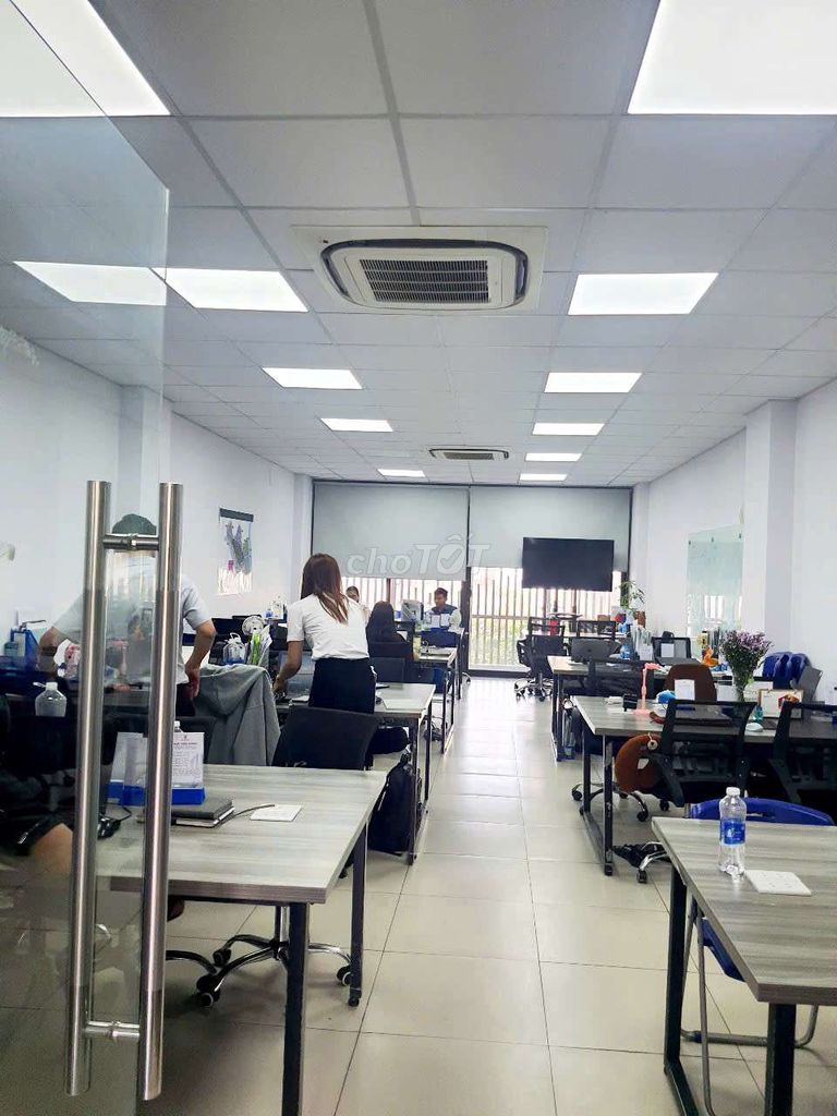 Cho thuê văn phòng 100m² Trung tâm Quận 2 giá 78 triệu - Phù hợp cho doanh nghiệp phát triển!
