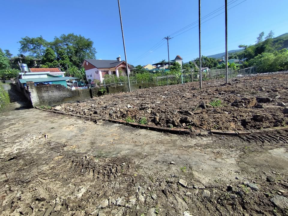 Đất Bắc Sơn - Uông Bí 200m² giá chỉ 300 triệu - Sổ đỏ chính chủ!