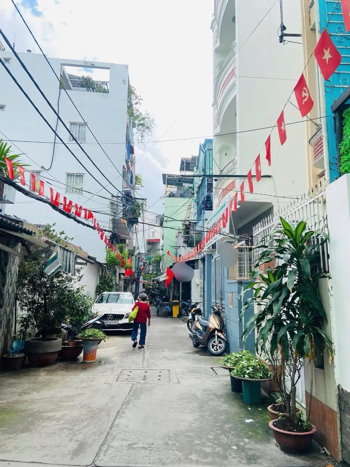 Nhà hẻm xe hơi 5m Hòa Hưng Quận 10 giá 5.X tỷ - Sổ đỏ chính chủ, thương lượng ngay!