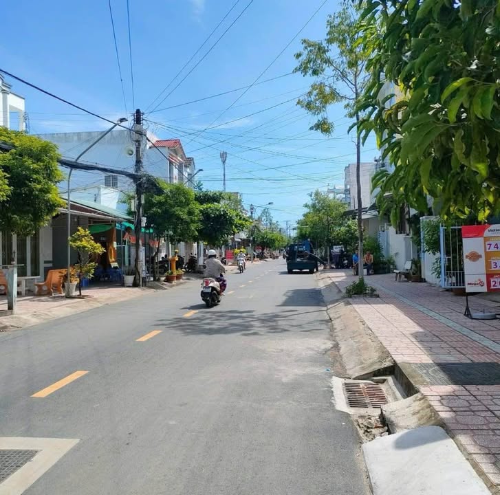 Nhà mặt tiền Trần Bình Trọng, TP Sóc Trăng 162m² giá 6.2 tỷ - Cơ hội đầu tư tuyệt vời!