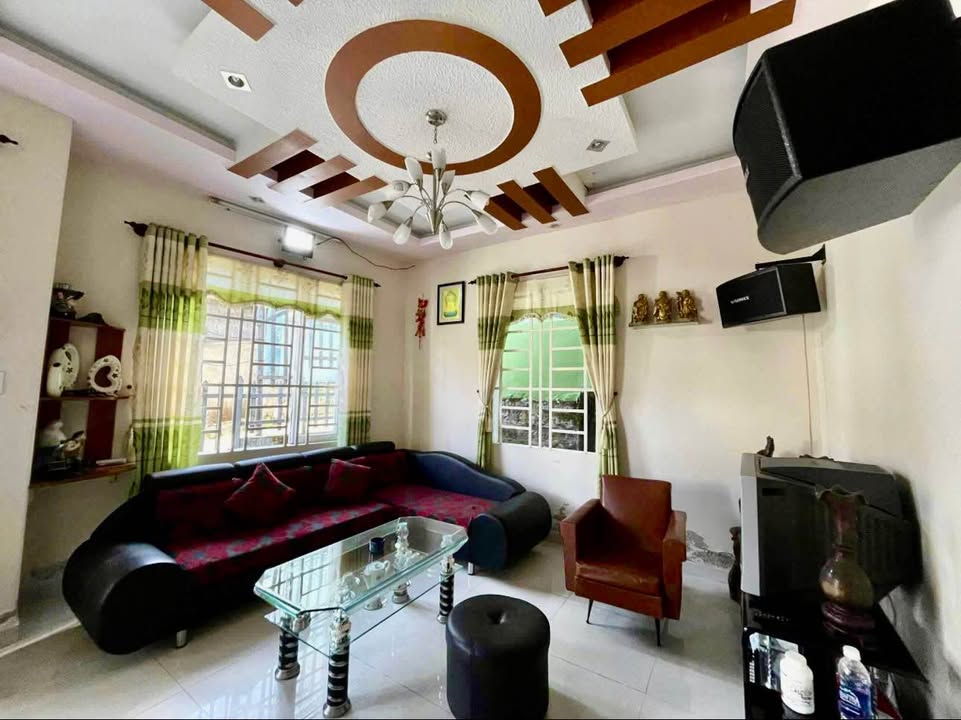 Nhà riêng 100m² Phạm Hồng Thái, Đà Lạt - Giá chỉ 4.5 tỷ, sẵn sàng ở ngay!