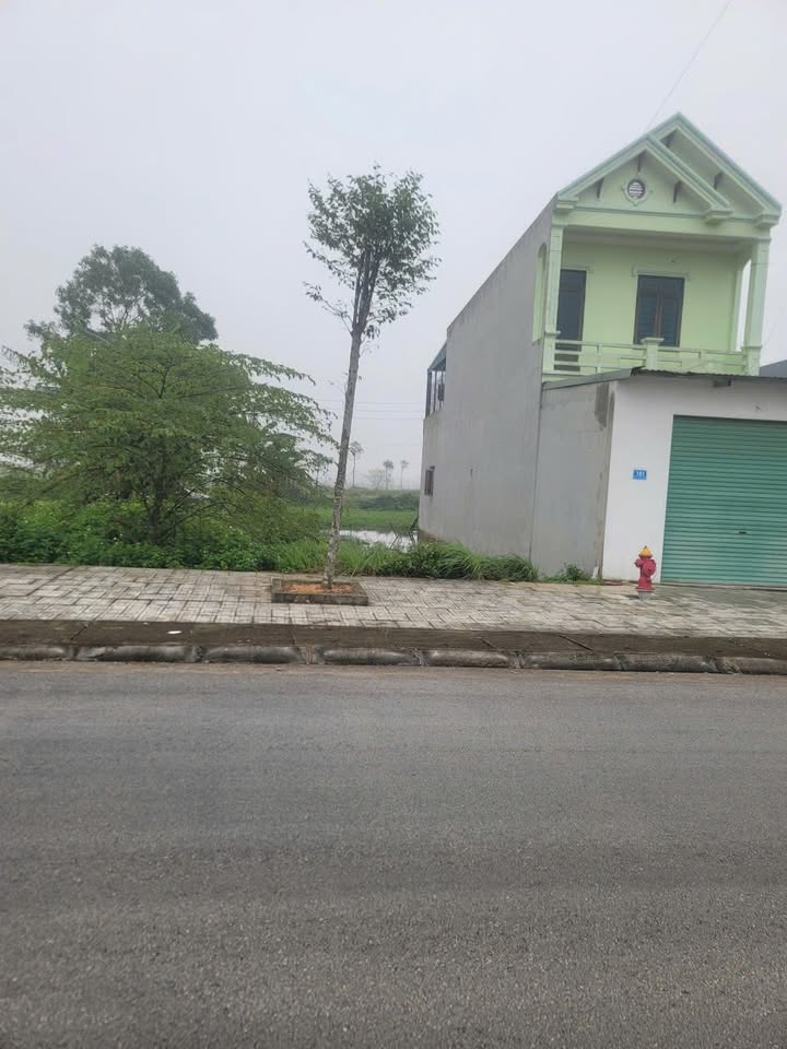 Đất nền Quảng Bình 100m² giá 1.5 tỷ - Mặt tiền đường đôi, cơ hội đầu tư hấp dẫn!