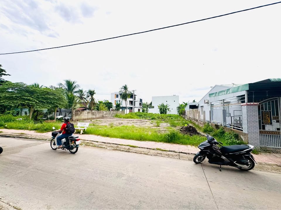Đất nền mặt tiền đường Nguyễn Sáng, P5 Mỹ Tho, 100m² giá 2.75 tỷ - Cơ hội đầu tư tuyệt vời!