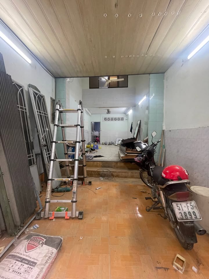 Nhà nguyên căn cho thuê tại đường Ông Ích Khiêm, quận 10 - Không gian rộng rãi, mới đẹp!