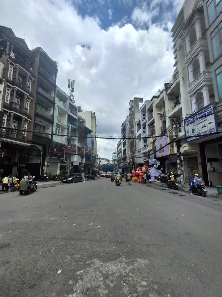 Nhà hẻm 10m đường Cách Mạng Tháng 8, Q10 - Cho thuê 40 triệu/tháng, kinh doanh tốt!