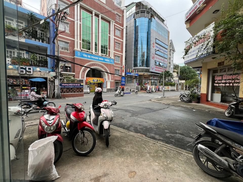 Mặt bằng kinh doanh cho thuê đường Nguyễn Trọng Tuyển, P.10, quận Phú Nhuận - Căn góc 2 mặt tiền, lối đi riêng!