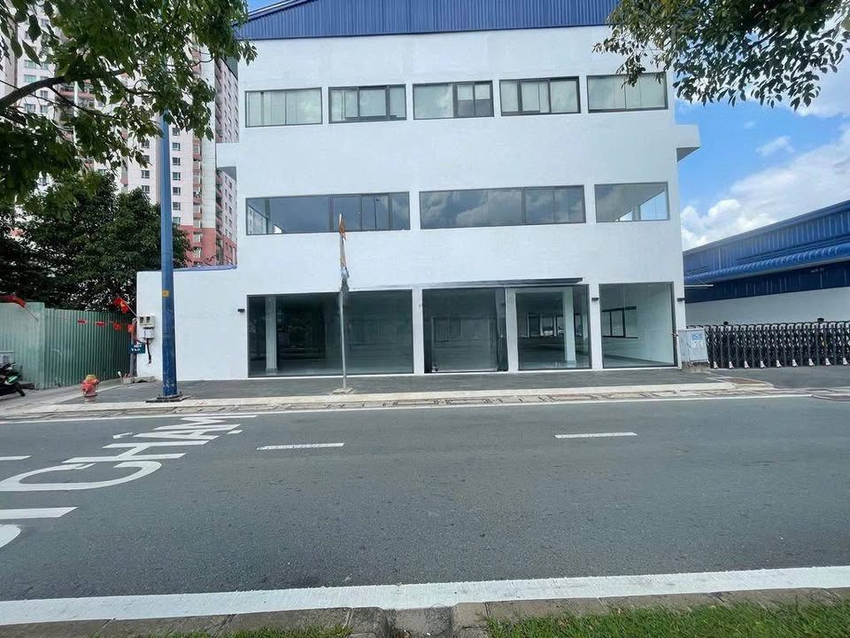 Cho thuê mặt bằng kinh doanh mặt tiền Võ Văn Kiệt, Quận 5 - Diện tích 660m², giá từ 195 triệu/tháng