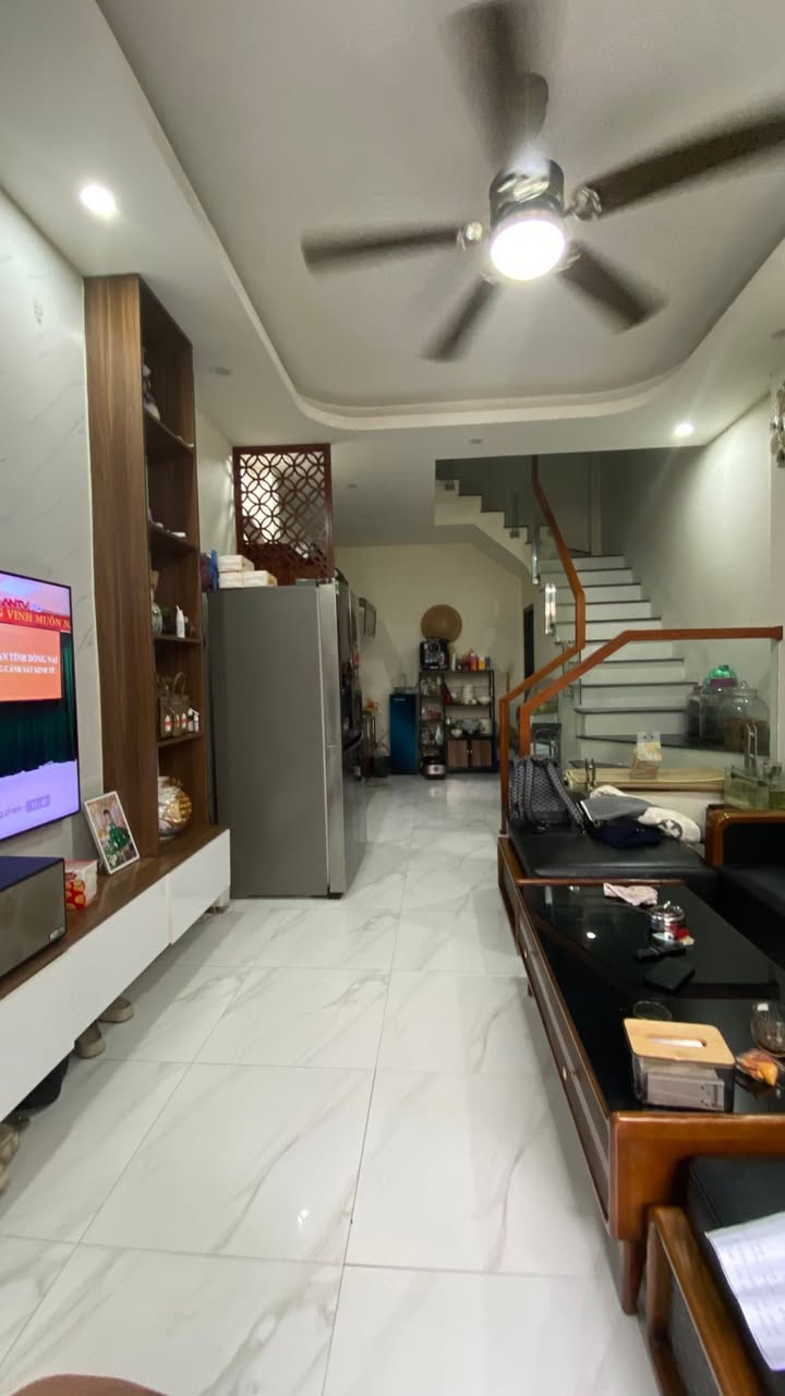 Nhà 5 tầng Nguyễn Văn Cừ, Gia Thụy, 37m² giá 7 tỷ - Ô tô đỗ cửa, khu vực đáng sống!