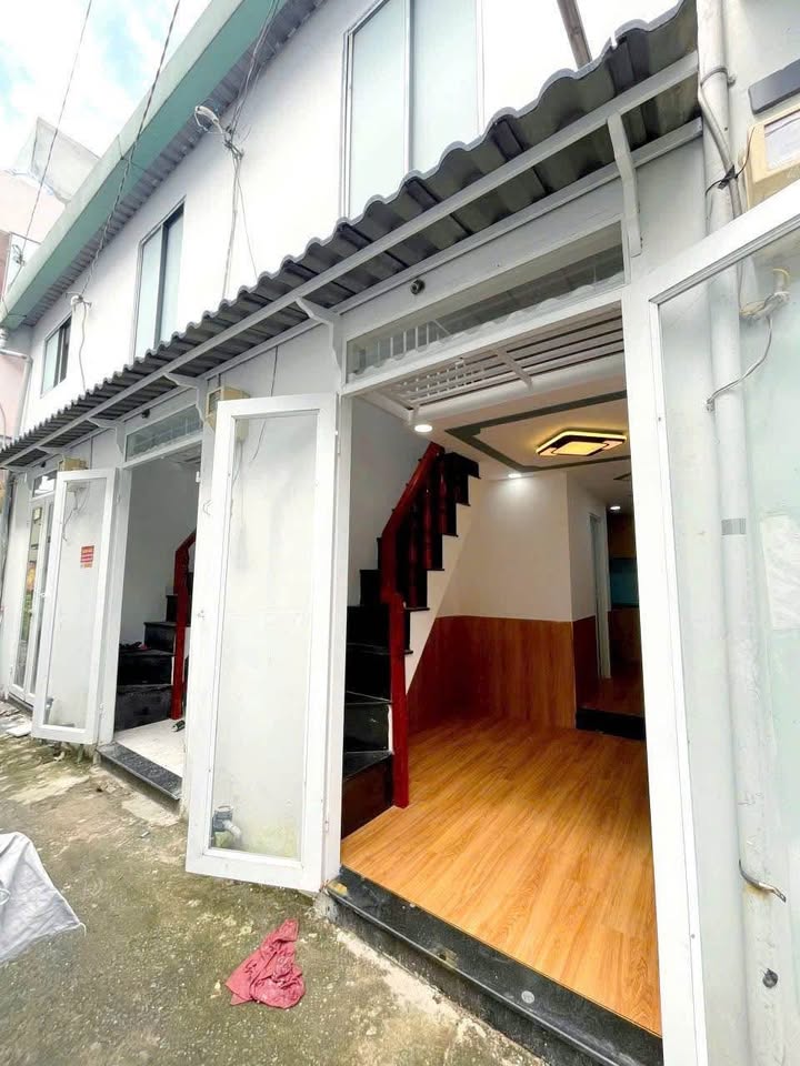 Nhà phố quận 12 - Hẻm Nguyễn Văn Quá 21m² giá 990 triệu - Vị trí đẹp, sổ hồng chung!