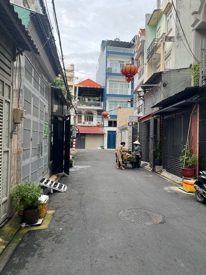 Nhà bán hẻm Đồng Xoài, P. 13, Tân Bình 100m² giá 12.8 tỷ - Đang cho thuê 30 triệu/tháng!