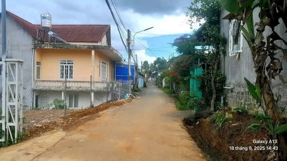 Nhà cấp 4 mặt tiền hẻm 33 đường Một Tháng Năm, B'Lao 288m² chỉ 2.8 tỷ - Cơ hội vàng cho gia đình bạn!