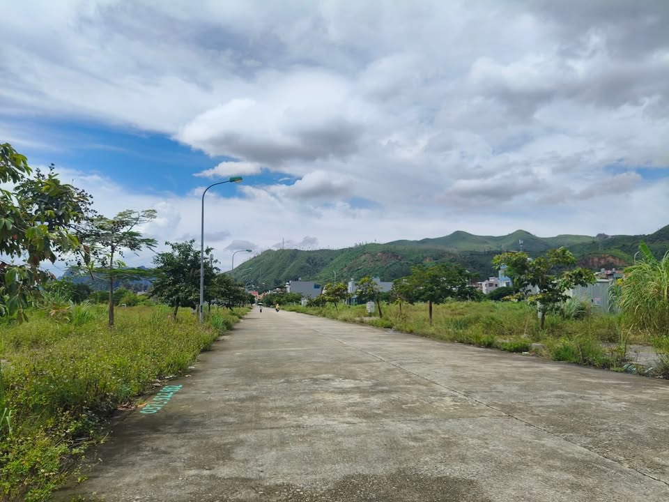 Đất nền dự án Km8 Quang Hanh 180m² giá chỉ 2.52 tỷ - Cơ hội đầu tư tuyệt vời!