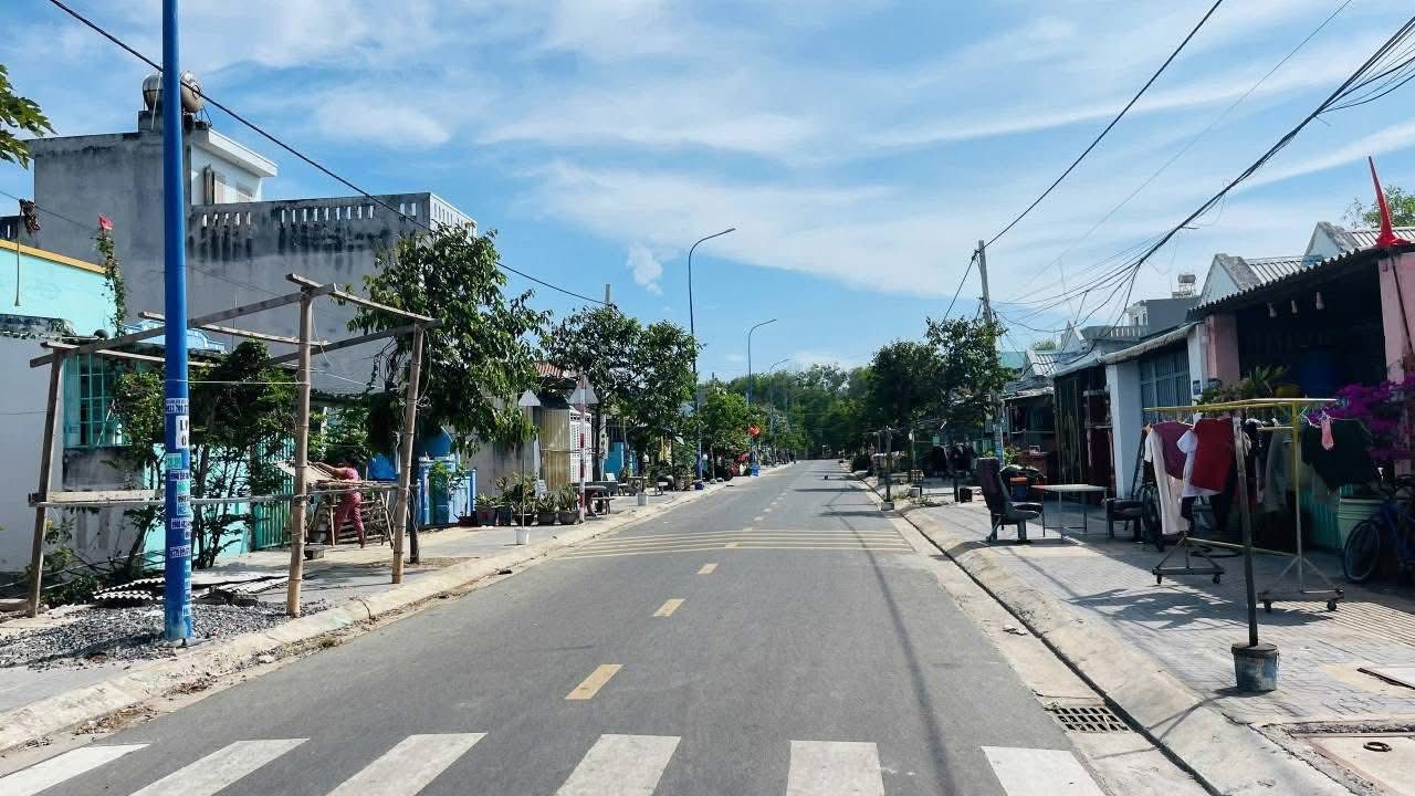 Đất nền Phước Hải 100m² giá 3.5 tỷ - Mặt tiền Lâm Văn Võ, gần biển!