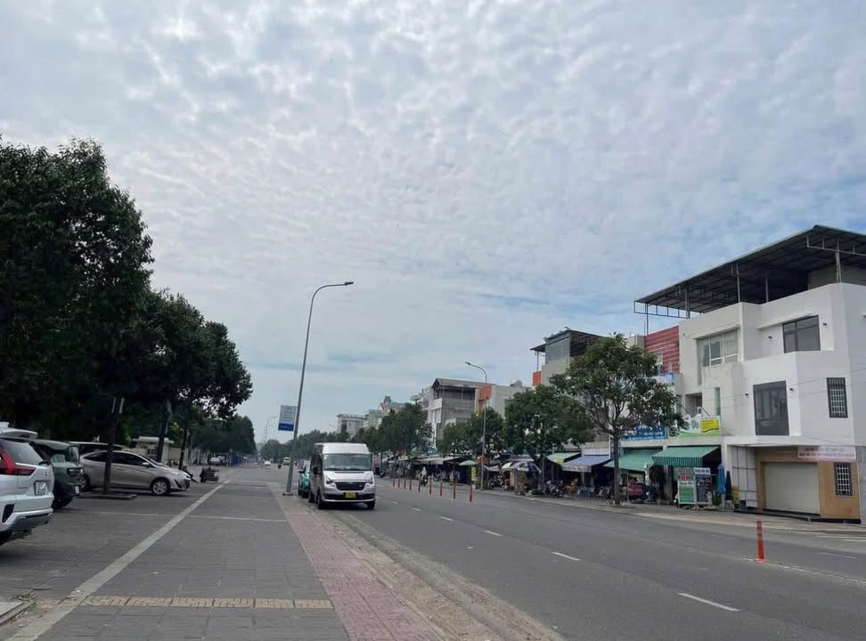 Bán FrontHouse mặt tiền Võ Văn Kiệt 1042m² giá 32 tỷ - Vị trí đắc địa trung tâm Bà Rịa!