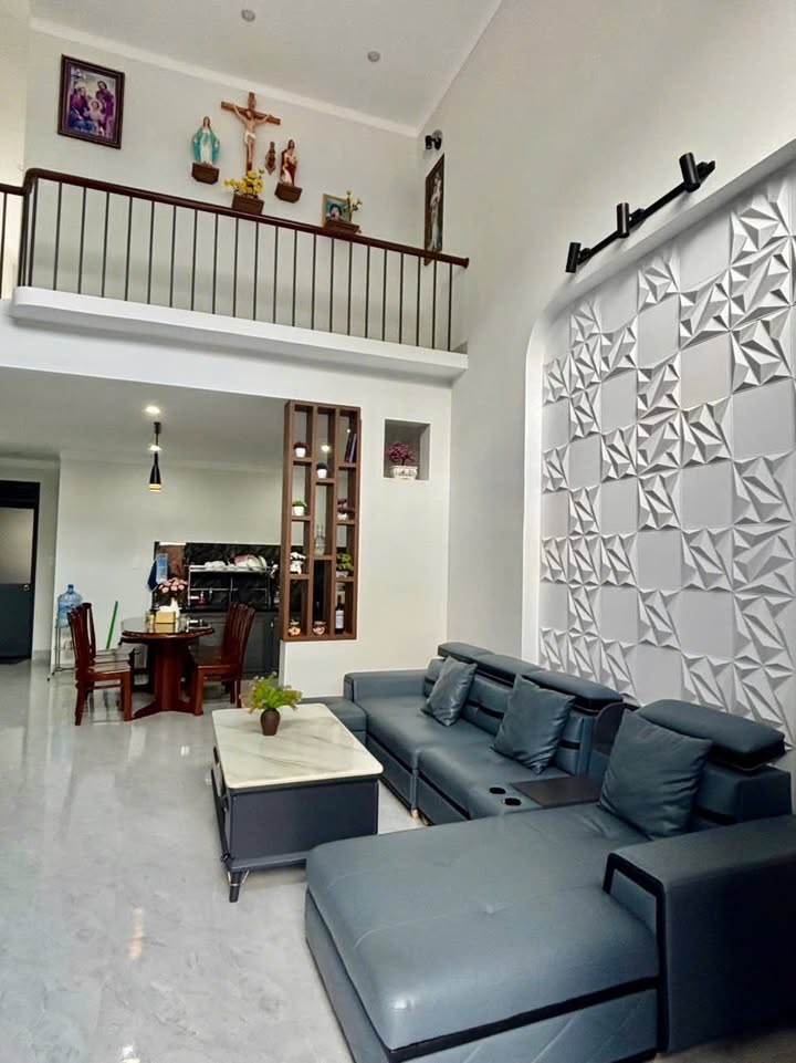 Nhà riêng Bảo Lộc 90m² giá 2.95 tỷ - Full thổ cư, sân ô tô rộng rãi!