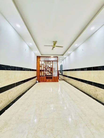 Nhà 2 mặt tiền Dĩ An 82m² giá 5.5 tỷ - Sổ đỏ chính chủ, kinh doanh cực tốt!