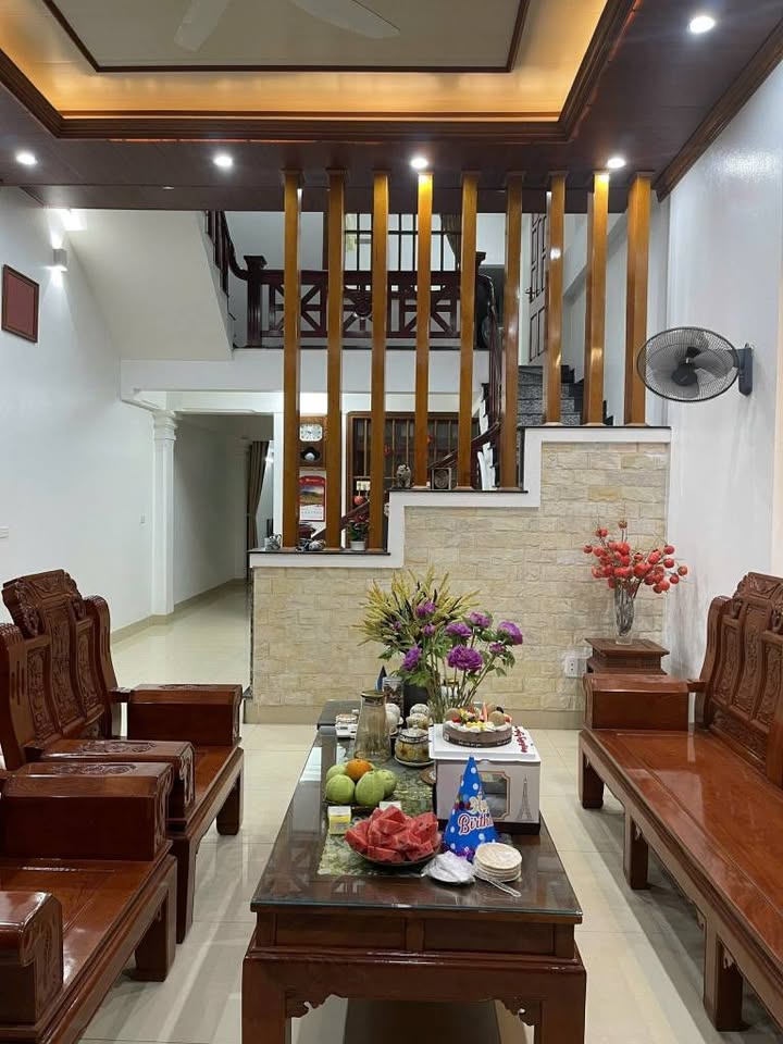 Nhà đẹp 3 tầng Nguyễn Tĩnh, Đông Hương 121m² giá 6.6 tỷ - Đầu tư sinh lời hấp dẫn!