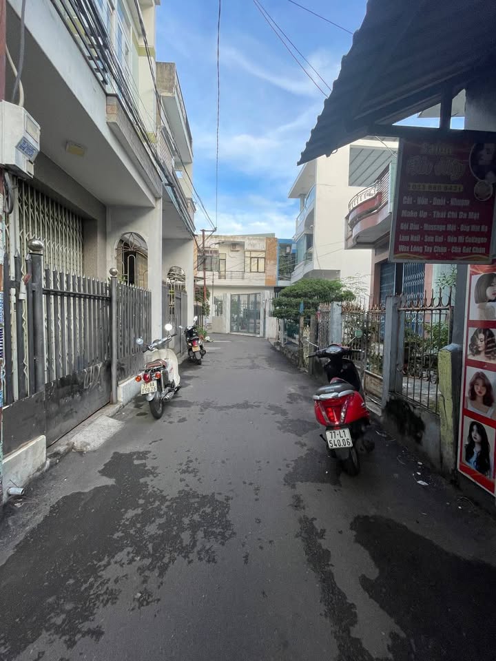 Nhà 2 Mặt Hẻm Trần Quốc Toản, Đống Đa, Quy Nhơn 76.2m² giá 4 tỷ - Sổ đỏ chính chủ!