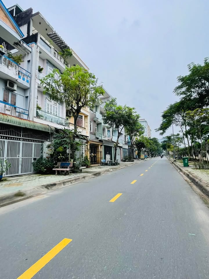 Đất mặt tiền đường D1, Hiệp Phú, Quận 9 - 105m² giá 9.5 tỷ - Đầu tư sinh lời lý tưởng!