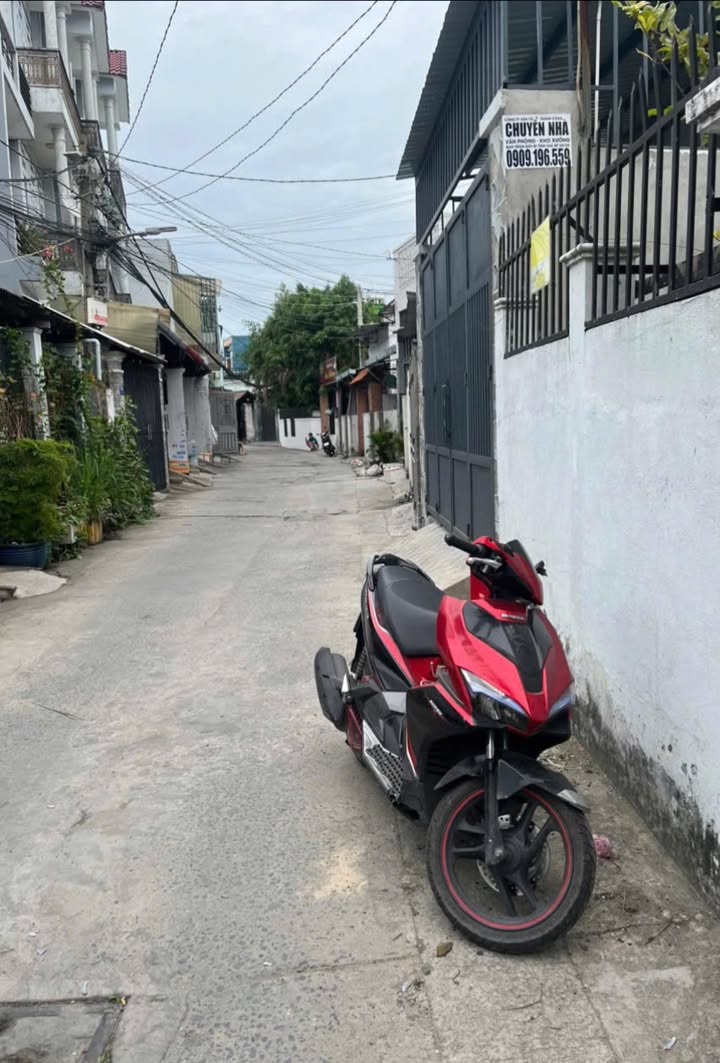 Nhà riêng Thới An, Quận 12, 90m² giá 4.8 tỷ - Sổ hồng chính chủ, đường thông rộng rãi!