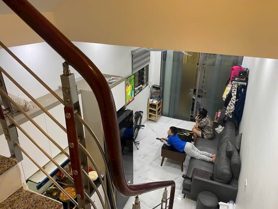 Nhà góc 22m² Hoàng Hoa Thám 7.15 tỷ - Giao thông thuận tiện, nội thất đầy đủ!