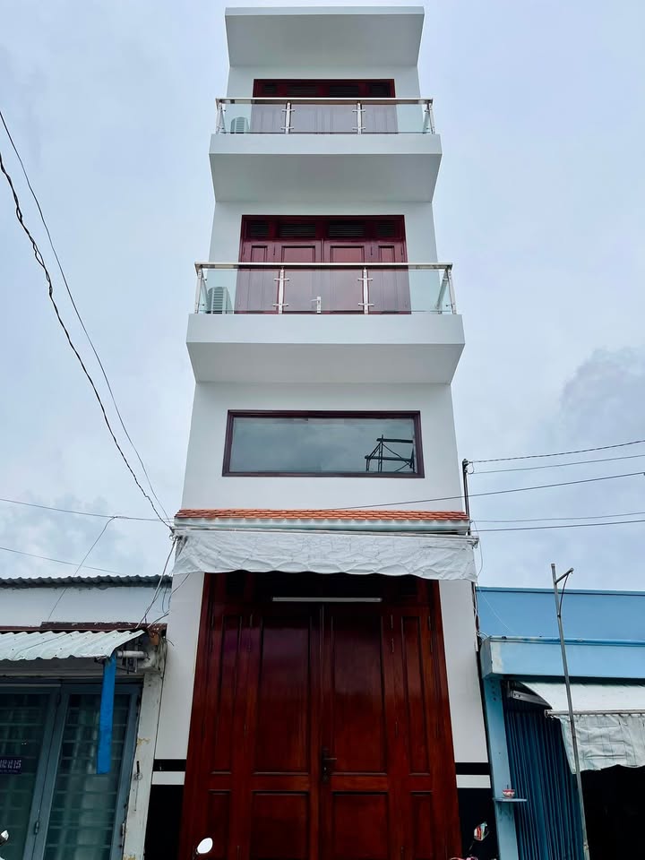 Nhà phố mặt tiền Hùng Vương, Cần Thơ 42m² giá 4.79 tỷ - Vị trí vàng kinh doanh!