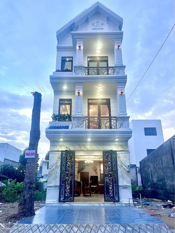 Nhà 1 Trệt 2 Lầu Đường D4, KDC Hồng Loan 80m² giá 5.95 tỷ - Sẵn sàng vào ở!