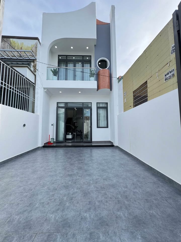 Nhà Mê Lệch Tầng Đẹp tại Đường Y Moan, Buôn Ma Thuột - 100m² giá 3.19 tỷ - Sẵn sàng vào ở!