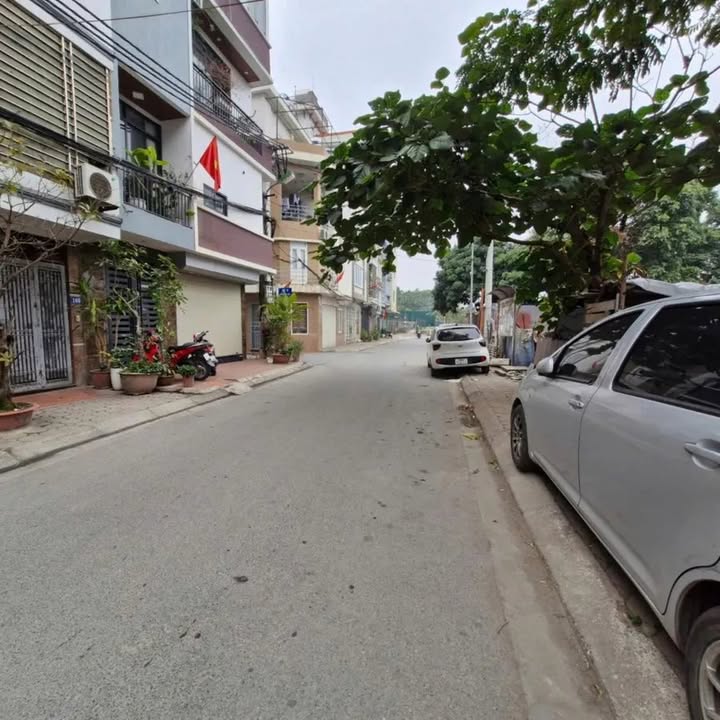 Nhà phố Phú Diễn 37m² giá 9.3 tỷ - 2 mặt thoáng, ô tô tránh trước cửa!