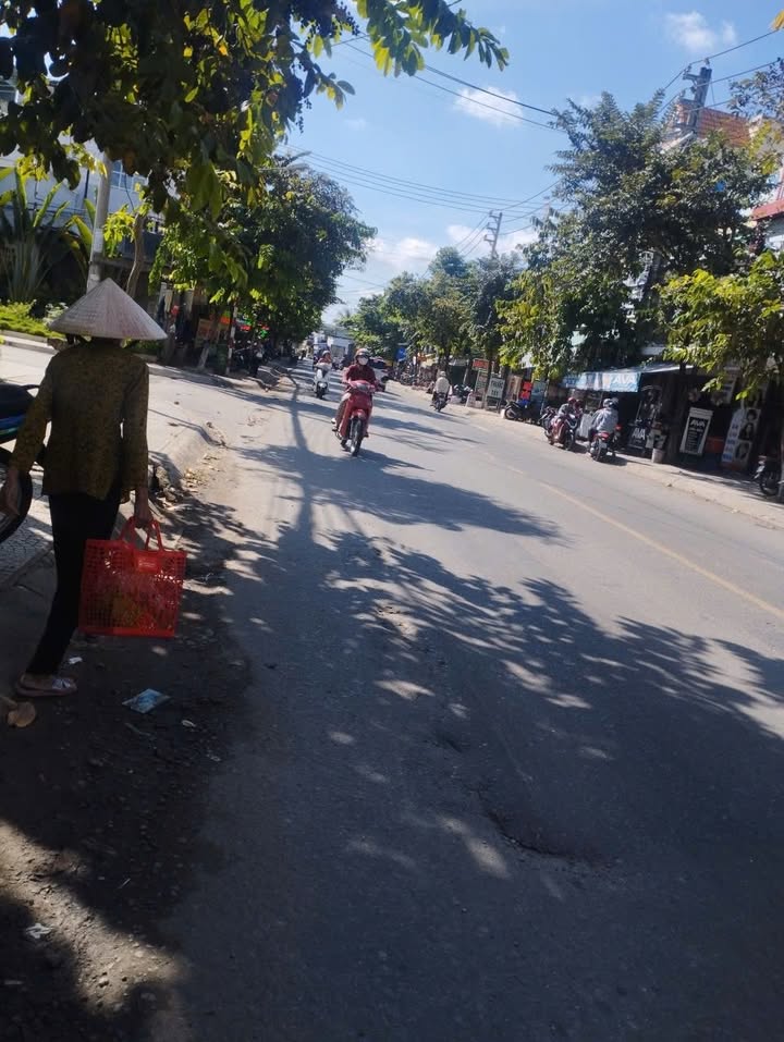 Căn nhà Mỏ Cày 260m² giá 4.2 tỷ - Kinh doanh nhộn nhịp!