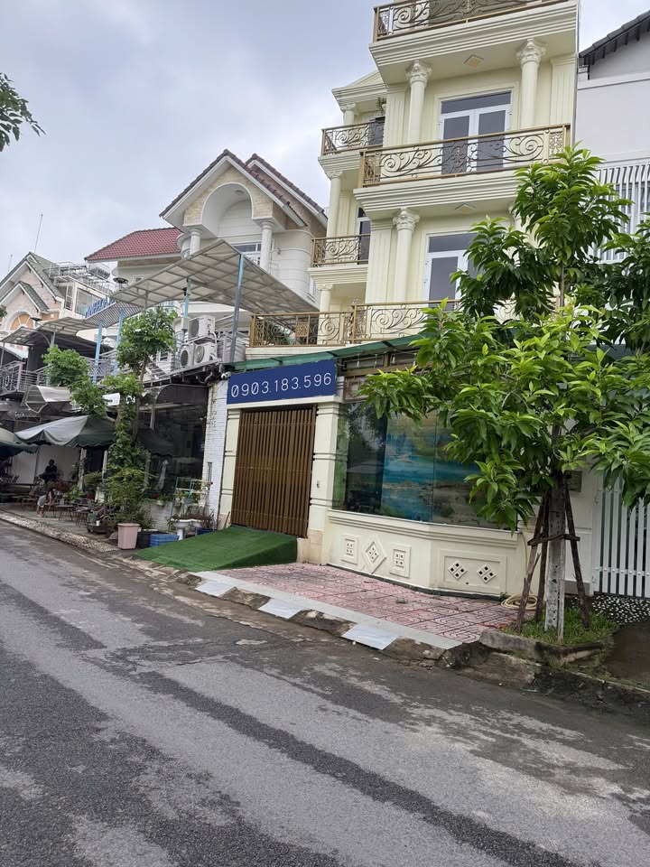 Biệt thự 4 tầng Tân Quy Đông 126m² giá 25.5 tỷ - View sông tuyệt đẹp!