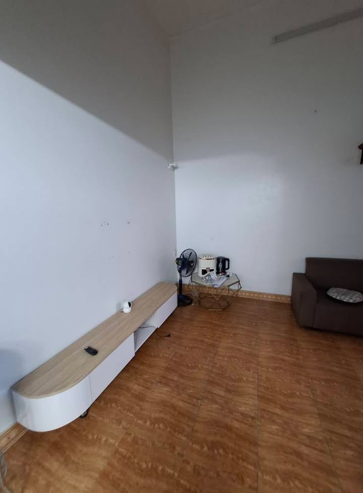 Nhà 1,5 tầng đường Tuyển Than 77m² giá 2.4 tỷ - Sẵn sàng vào ở ngay!