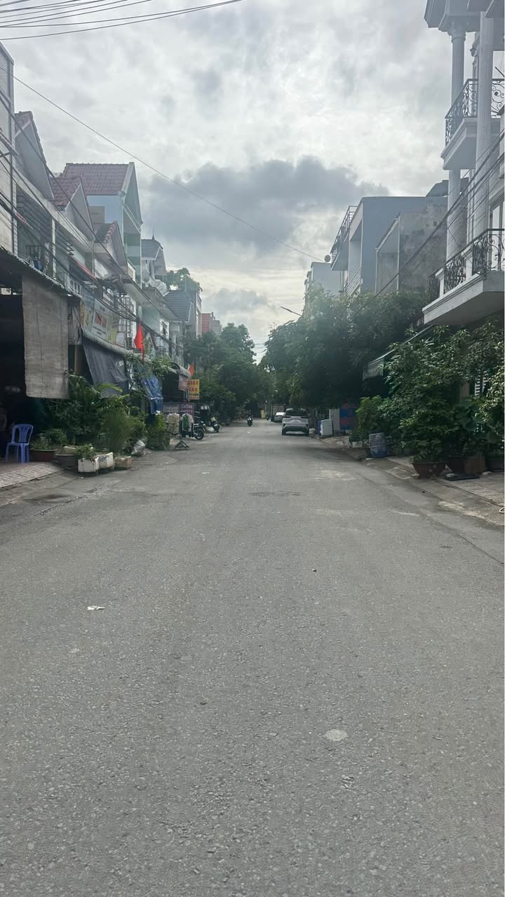 Cặp đất Dĩ An 180m² giá 7.9 tỷ - Đầu tư sinh lời ngay!