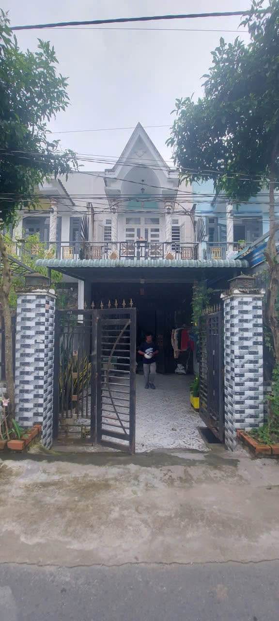 Nhà mặt tiền kinh doanh tại Chợ Hưng Long, Bình Chánh 112m² giá 2.25 tỷ - Cơ hội đầu tư hấp dẫn!