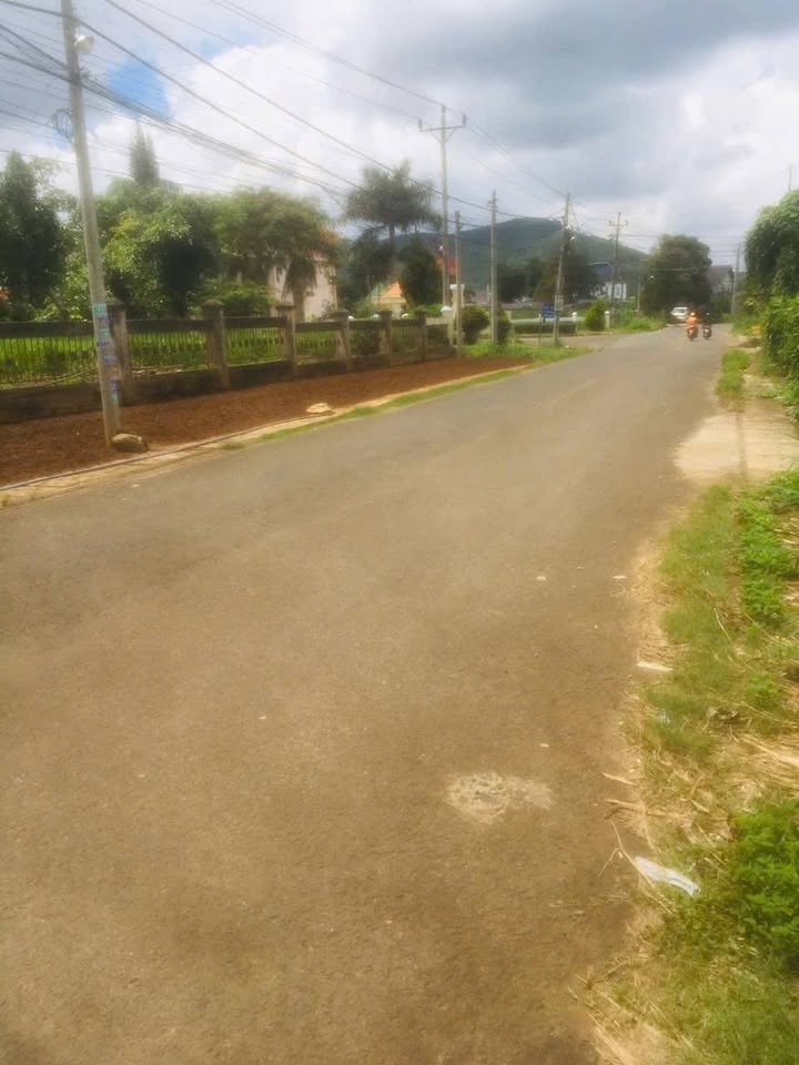 Đất nền liền kề đường Lê Văn Tám, Đức Trọng, Lâm Đồng - Giá 2.2 tỷ, có sổ đỏ chính chủ!