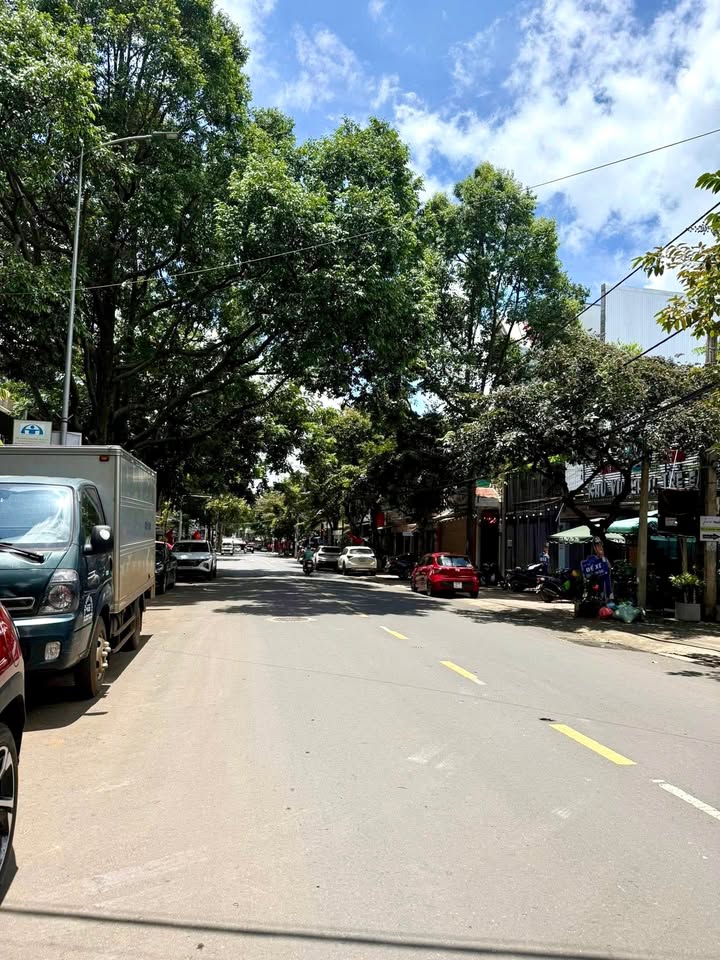 Nhà góc 2 mặt tiền Hoàng Diệu, Buôn Ma Thuột 266m² giá 28 tỷ - Đầu tư sinh lời lý tưởng!