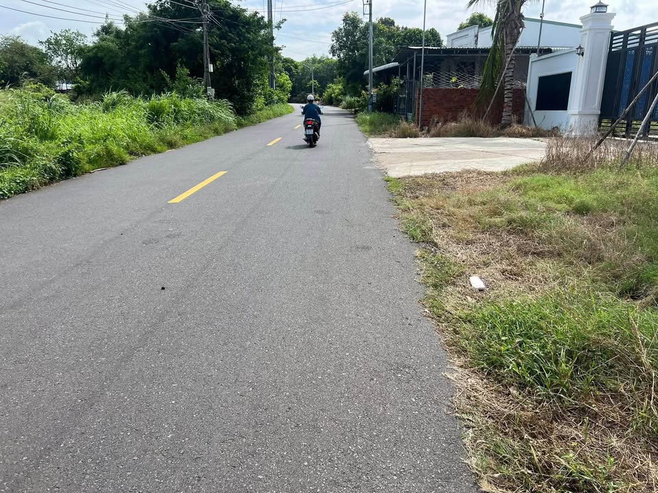 Đất nền mặt tiền đường nhựa Đất Đỏ 250m² giá 2.1 tỷ - Cơ hội đầu tư hấp dẫn!