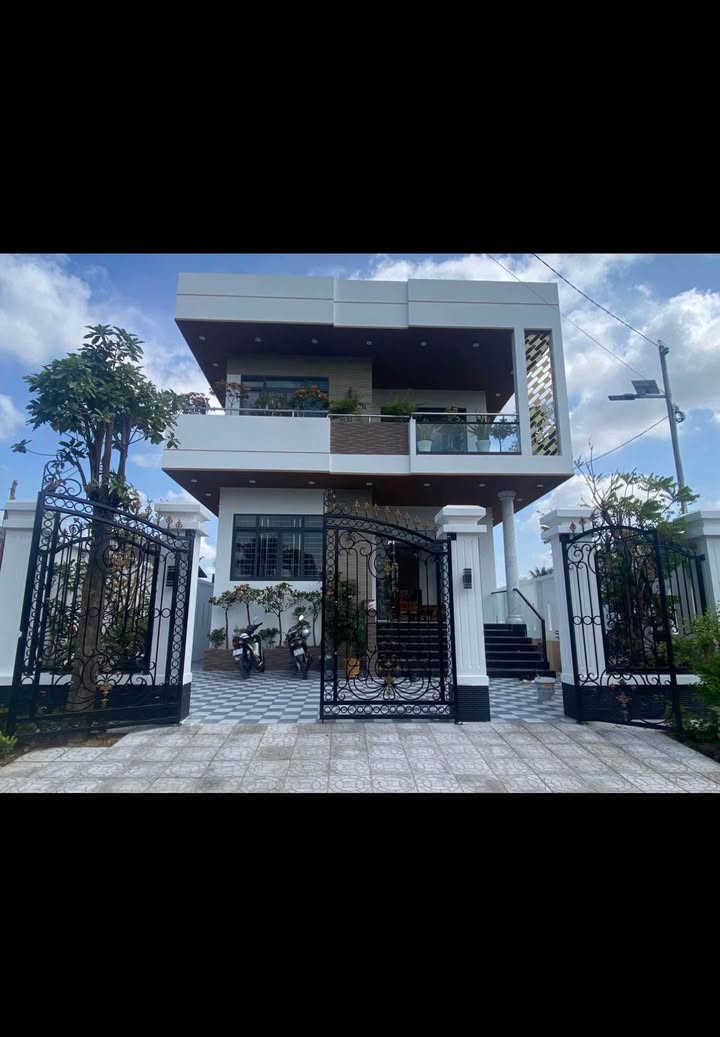 Biệt thự mặt tiền đường Trần Hưng Đạo, Mỹ Xuyên, Sóc Trăng 306m² giá 9.5 tỷ - Thiết kế hiện đại, nội thất cao cấp!