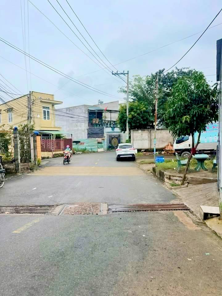 Đất nền Tân Hiệp Dĩ An 82m² giá 2.55 tỷ - Sổ đỏ chính chủ, xây dựng tự do!