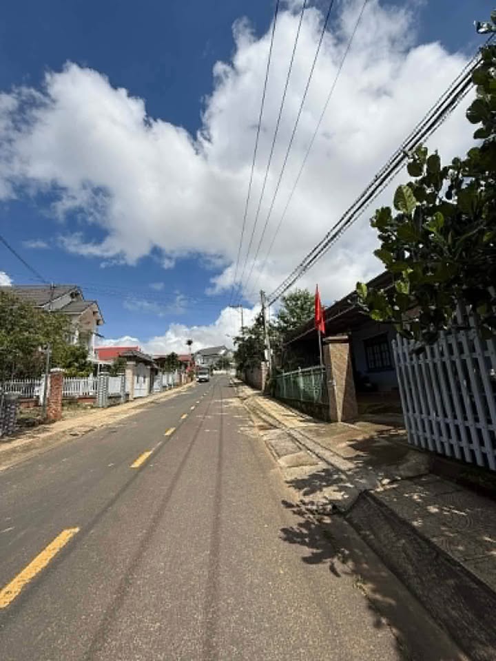 Nhà nguyên căn 2 tầng đường Yersin Đà Lạt giá 7 triệu - Không thể bỏ lỡ!