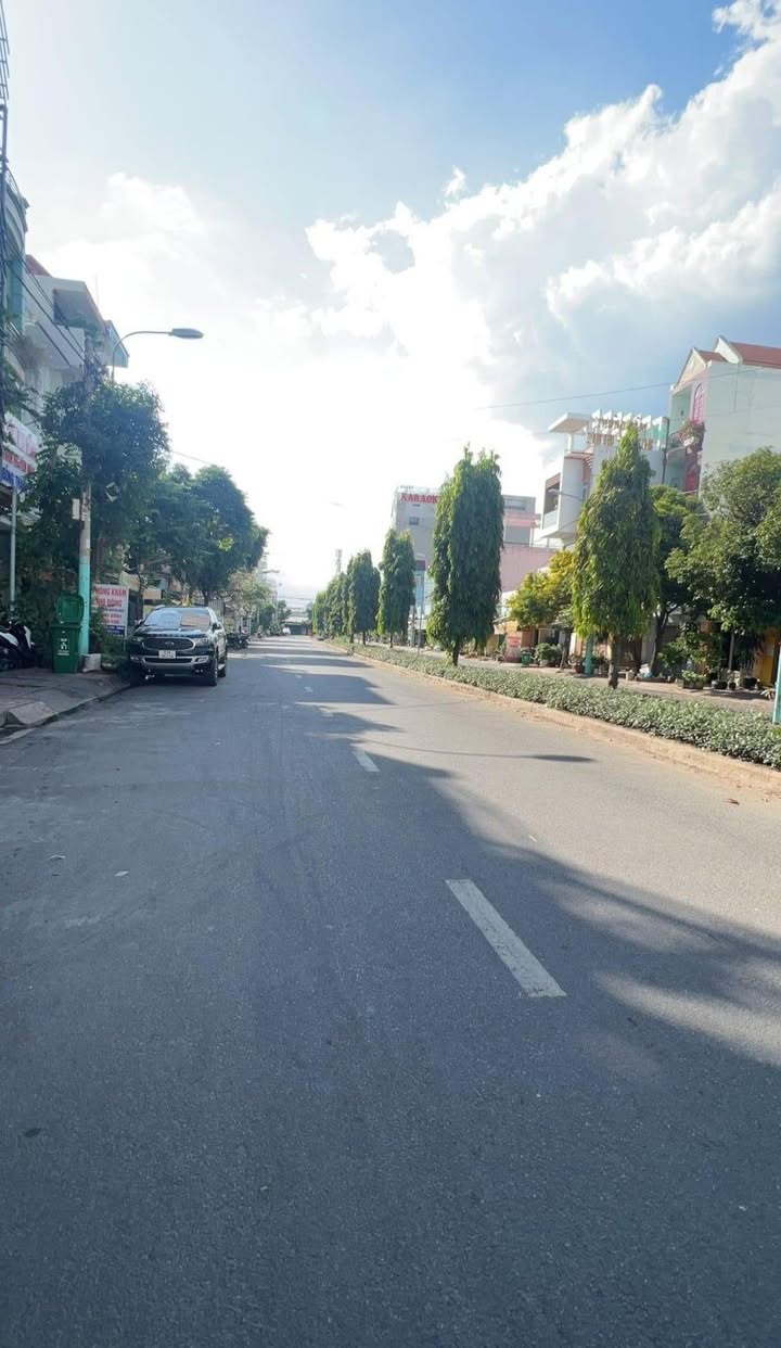 Nhà mặt tiền Đại lộ II, Phước Bình, Thủ Đức 90m² giá 12.8 tỷ - Vị trí đắc địa, đầu tư sinh lời!