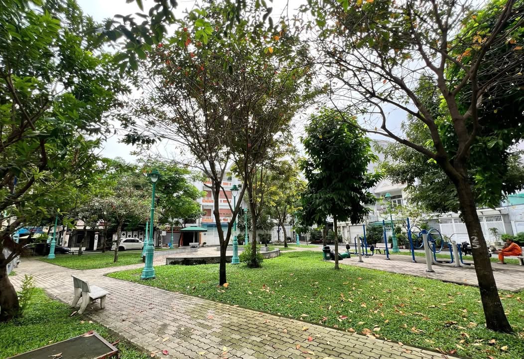 Nhà mặt tiền KDC Tân Quy Đông, Q.7 - Diện tích 90m² - View công viên tuyệt đẹp!