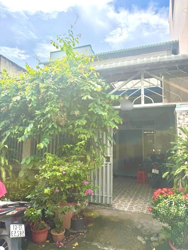 Nhà phố Thủ Đức 99m² giá 6 tỷ - Mặt tiền rộng, vị trí đắc địa!