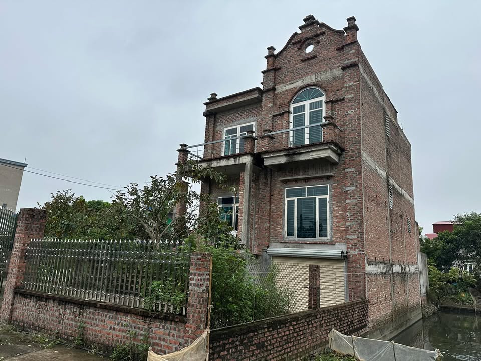 Đất đẹp 200m² tại Dân Chủ, Tứ Kỳ giá chỉ 3.2 tỷ - Tặng biệt thự 2 tầng chưa hoàn thiện!