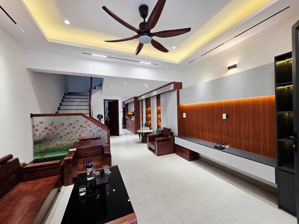 Nhà phố 3 tầng Lương Đắc Bằng 68m² - Ô tô vào tận nhà, an ninh đảm bảo!