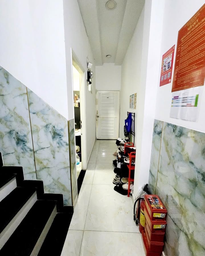 Nhà phố 4 tầng Lạc Long Quân, 159m² giá 15.5 tỷ - Đầu tư sinh lời cao!