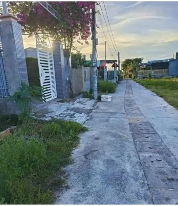 Đất thổ cư Long Hải 165m² giá 1.25 tỷ - Sổ đỏ chính chủ, vị trí mát mẻ!