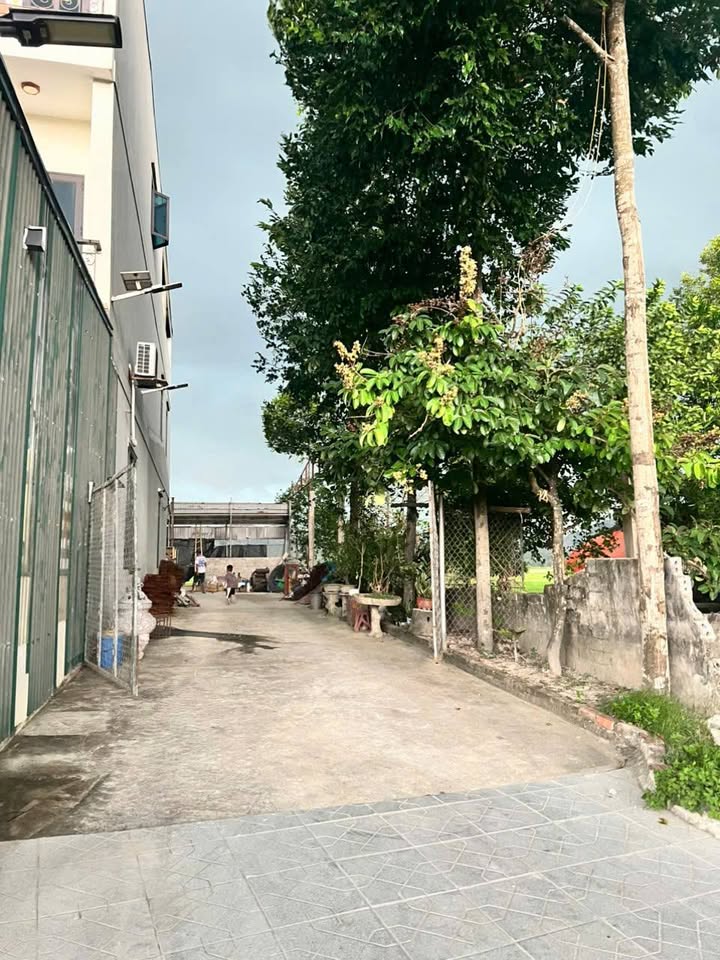 Bán lô đất đẹp ngay trục đường chính Đông Nam 110m² - Giá tốt thương lượng!